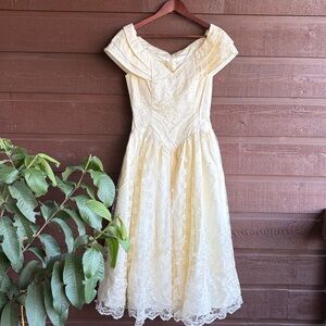 Beautiful cocktail or wedding vintage dress